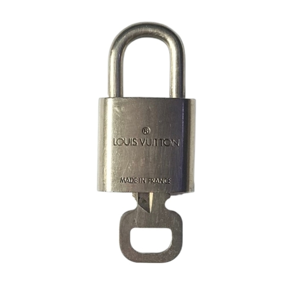 Louis Vuitton Lock & Key - Picture 8 of 10